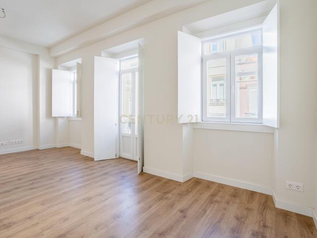 Apartamento T2 para Venda, em Campolide – Construção de Excelência com Traça Tradicional