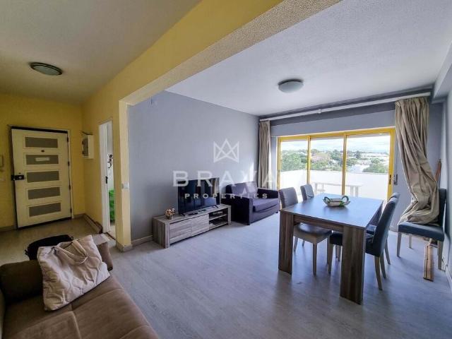Apartamento T2 para venda em Quarteira | Lugar de Garagem Privado | Remodelado | 300m da Praia