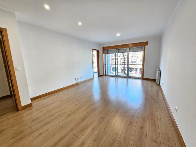 Apartamento T2 para arrendamento em São Bernardo!