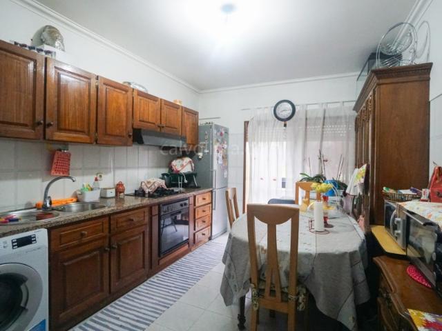 Apartamento T2 para venda, próximo a todo o tipo de comércio e serviços em Monção