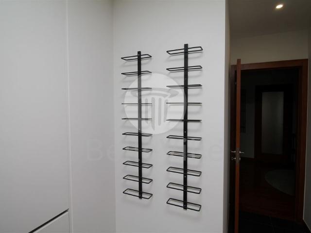 Apartamento T2, parcialmente mobilado, Lamaçães
