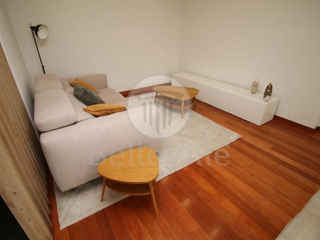 Apartamento T2, parcialmente mobilado, Lamaçães