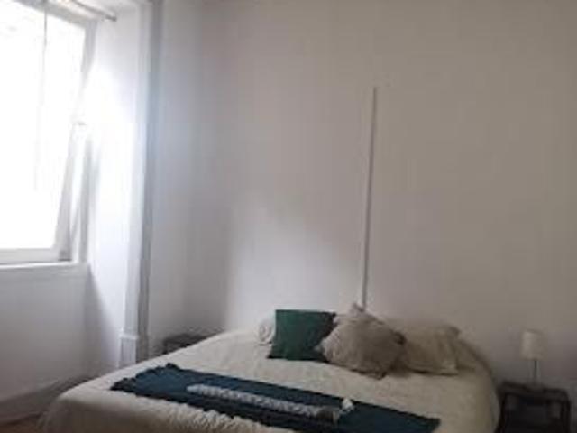 Apartamento T2 perto do Largo da Portagem para arrendamento