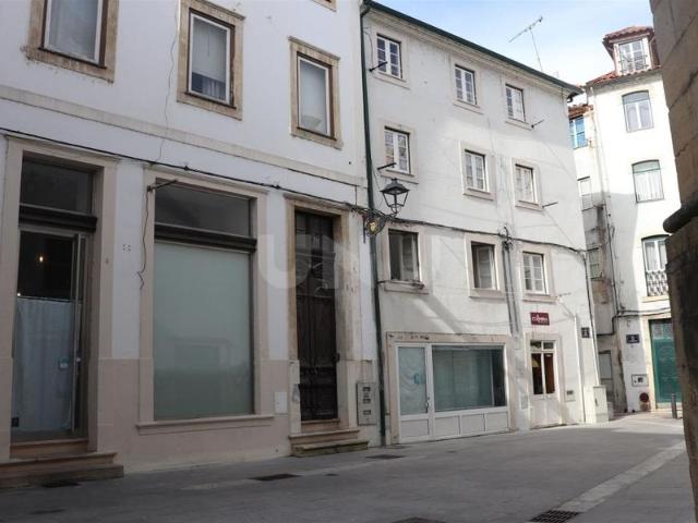 Apartamento T2 perto do Largo da Portagem para arrendamento