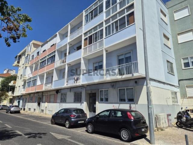 Apartamento T2 pronto a habitar