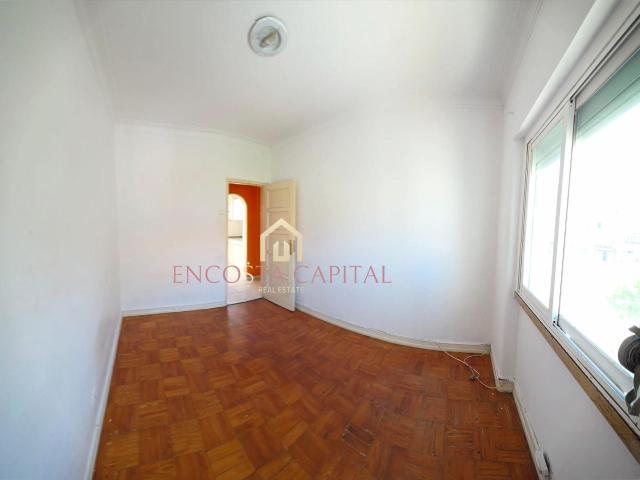 Apartamento T2 Praça 1º de maio Camarate