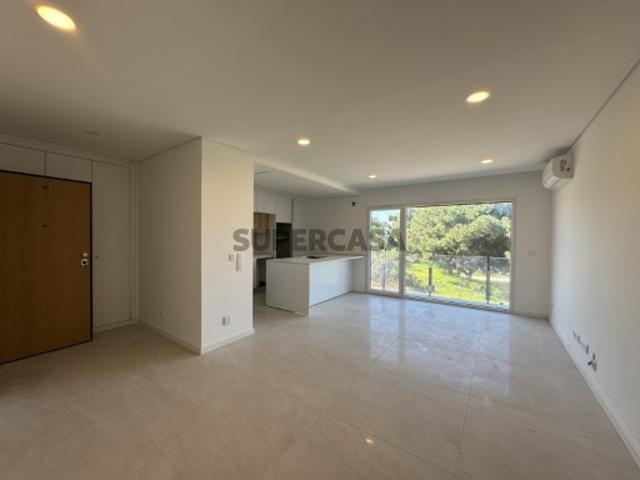 Apartamento T2 Quinta Santa Teresa Parqueamento Arrecadação