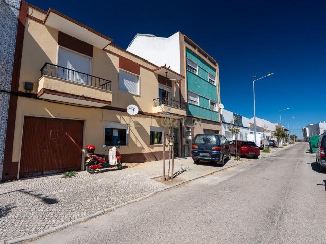 Apartamento T2 Quintal e Garagem – Samouco Alcochete