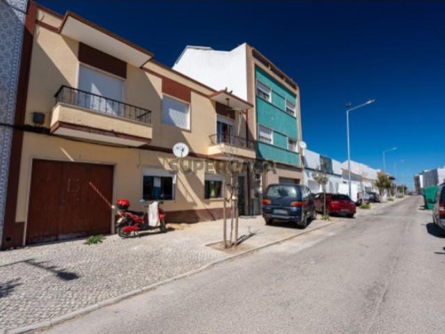 Apartamento T2 Quintal e Garagem Samouco Alcochete