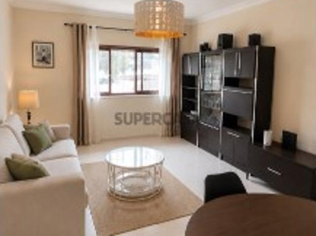 Apartamento T2 Rc com logradouro comum