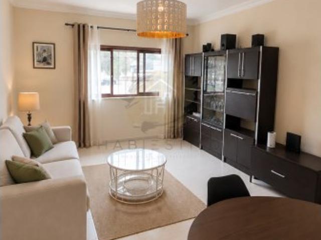 Apartamento T2 Rc com logradouro comum
