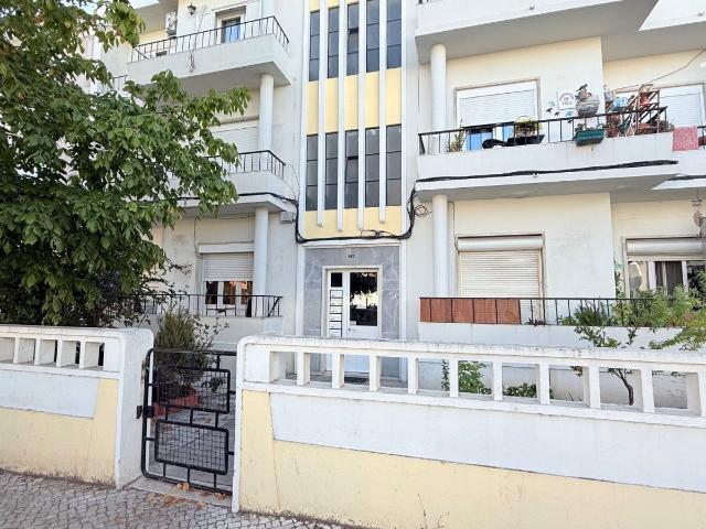 Apartamento T2 R/ch Montijo, Logradouro, Arrecadação, Cave para Arrumos