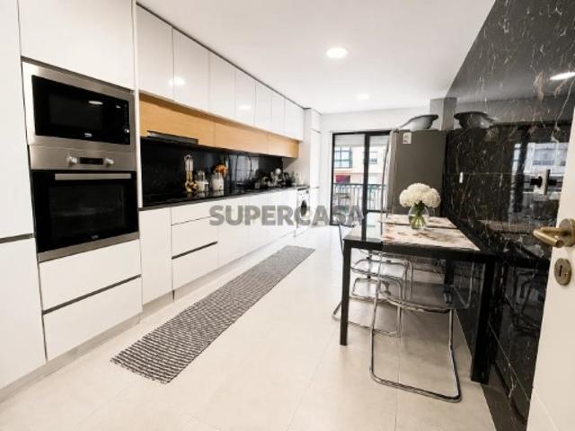 Apartamento T2 Remodelado | Massamá