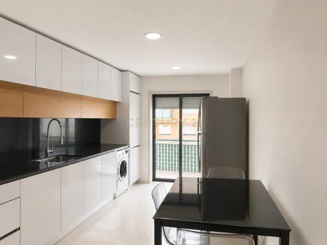 Apartamento T2 Remodelado | Massamá Norte