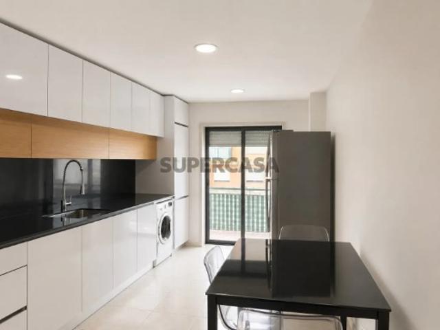 Apartamento T2 Remodelado | Massamá Norte