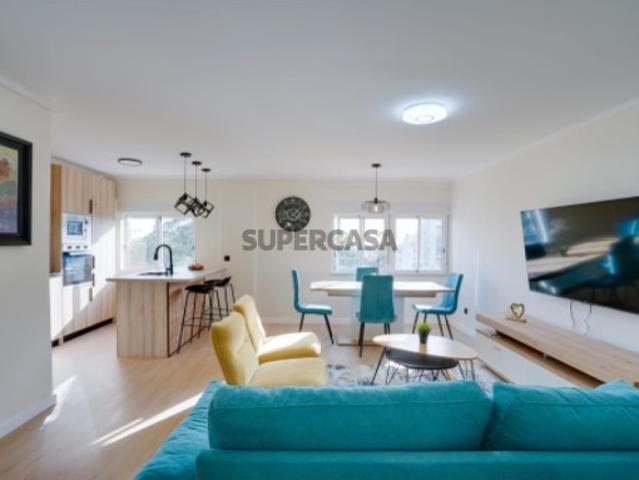 Apartamento T2 remodelado na Rinchoa