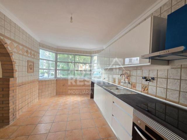Apartamento T2 Remodelado, na Tapada das Mercês