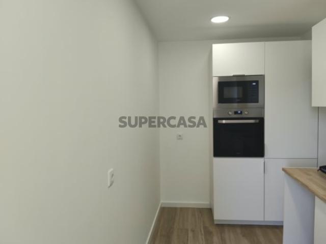 Apartamento T2 Remodelado na Torre da Marinha