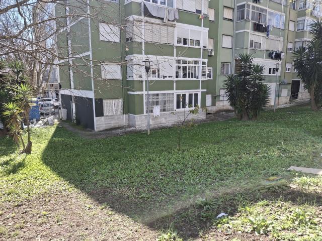 Apartamento T2 remodelado no Bairro do Charquinho em Benfica 56m² Benfica