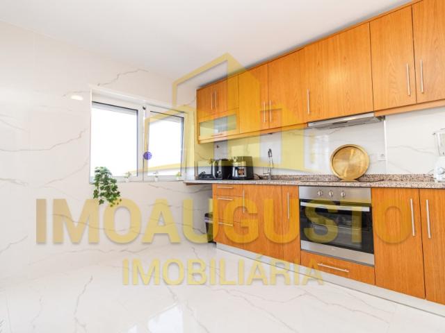 Apartamento T2 remodelado no centro da cidade da Guarda