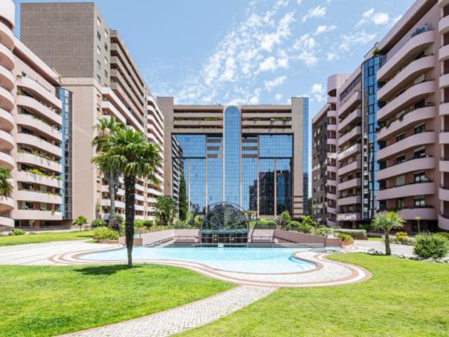 Apartamento T2 remodelado no condomínio Green Park, Laranjeiras