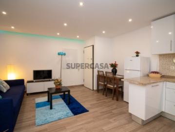 Apartamento T2 Remodelado no Coração da Costa da Caparica A 7 Minutos a Pé da Praia