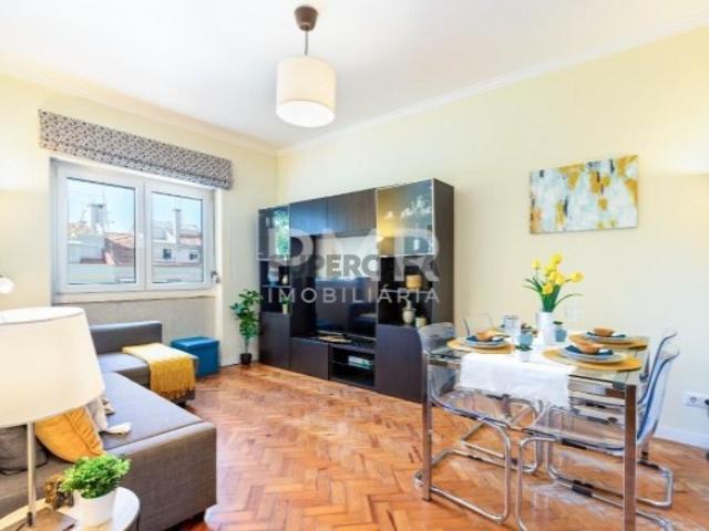 Apartamento T2 remodelado no Lumiar
