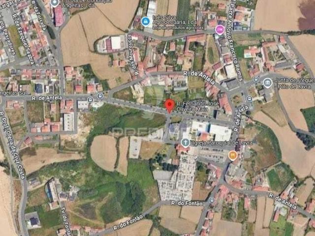 Apartamento t2 remodelado a 500m da praia de lavra!