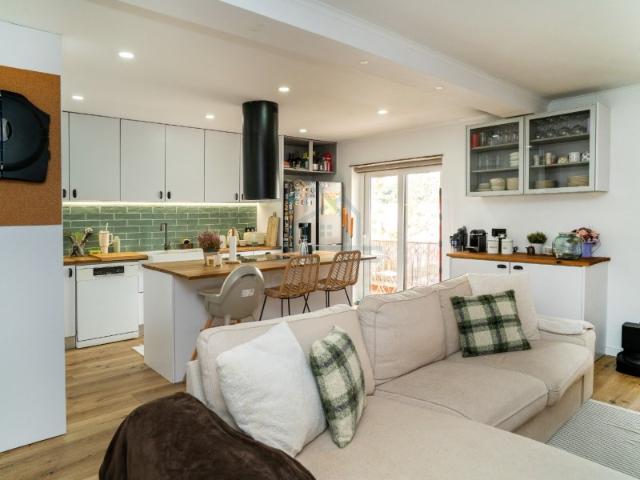 Apartamento T2 Remodelado à Venda Sesimbra Santana