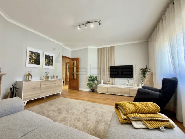 Apartamento T2 / Remodelado / Algueirão Mem Martins / Com Elevador