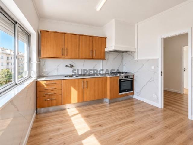 APARTAMENTO T2 REMODELADO, BAIXA DA BANHEIRA