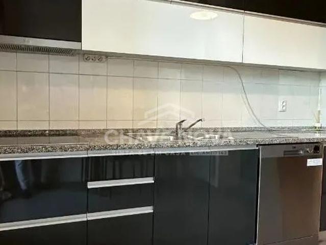 Apartamento T2 remodelado C/2 Varandas, Garagem e arrumos | Centro Santa maria da feira