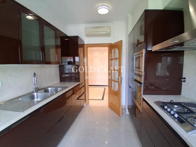 Apartamento T2 Remodelado, c/ Varanda, Parqueamento e Arrecadação, Avenidas Novas, Lisboa