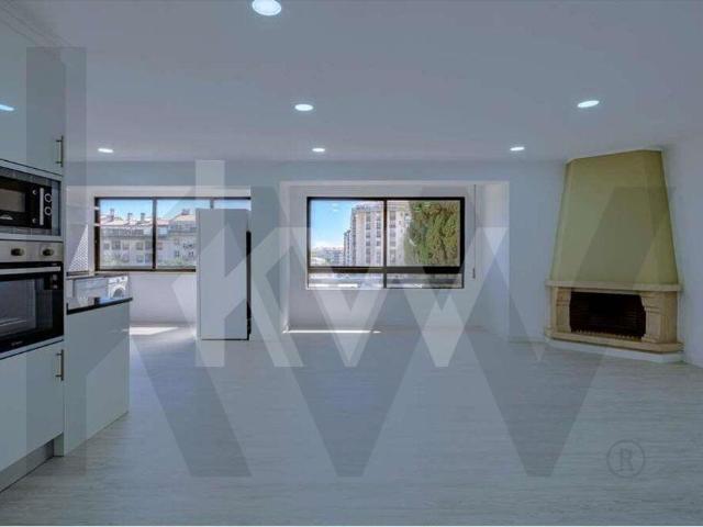 Apartamento T2 Remodelado com 2 casas de banho Quinta do Marquês Oeiras