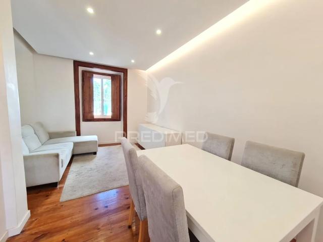 Apartamento t2 remodelado com terraço no centro do barreiro