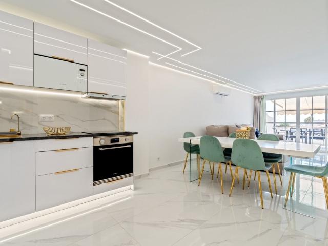 Apartamento T2 remodelado com terraço, vista mar e piscina 93m² Albufeira e Olhos de Água