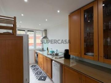 RESERVADO. Apartamento T2 Remodelado com Varanda Odivelas Olival de Basto