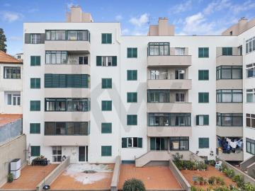 Apartamento T2 remodelado com varanda vista jardim no Centro. 87m² Imaculado Coração De Maria