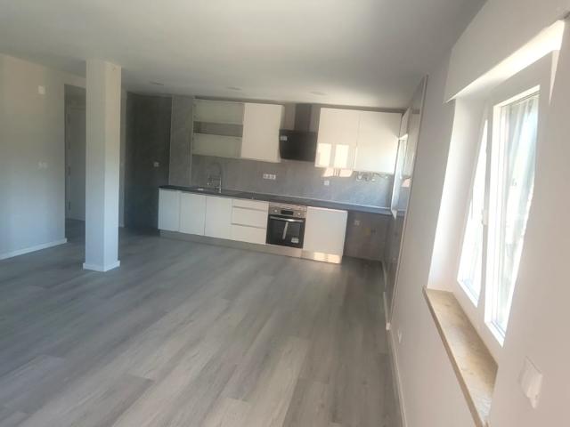 Apartamento T2 Remodelado com Arrecadação | Corroios | 295.000 €