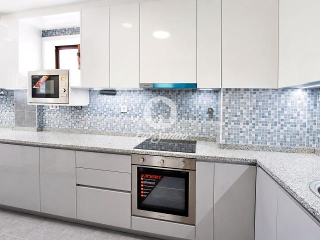 Apartamento T2, remodelado, com excelente localização, em Rio Tinto