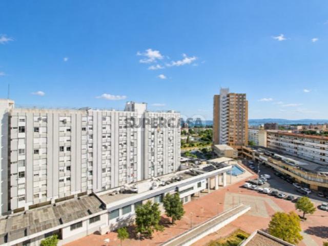 Apartamento T2 Remodelado com Excelente Luminosidade | Marvila, Lisboa