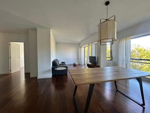 Apartamento T2, Remodelado, com garagem, na Foz Porto