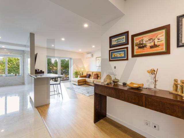 T2 Remodelado com Varanda e Garagem Fechada – Nogueiró, Braga
