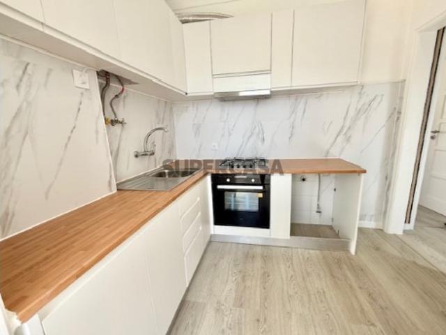 Apartamento T2 Remodelado, com sótão Graça Vista Rio Lisboa