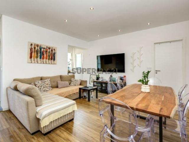 Apartamento T2 Remodelado | Damaia | Amadora