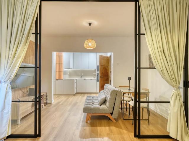 Apartamento T2 remodelado e mobilado, na Lapa, Lisboa