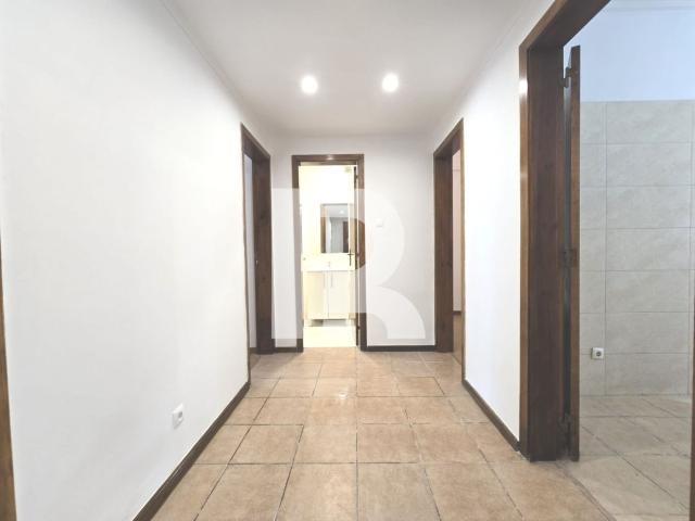 Apartamento T2 remodelado em Agualva Cacém