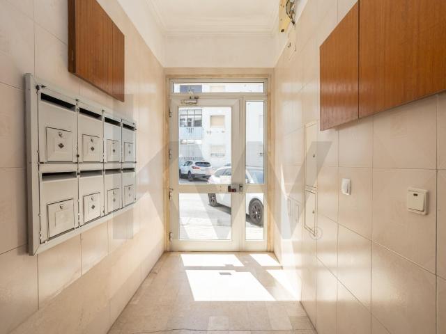 Apartamento T2 Remodelado em Aldeia de Paio Pires