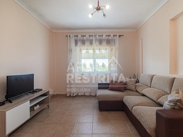 Apartamento T2 Remodelado em Amora Cruz de Pau