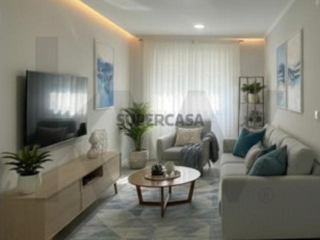 Apartamento T2 Remodelado em Benfica Excelente Oportunidade